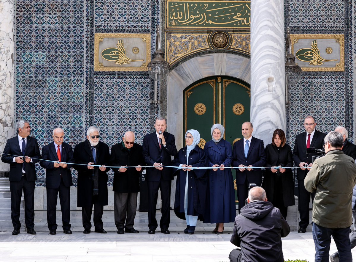 tcbestepe's tweet photo. Cumhurbaşkanı Erdoğan, Topkapı Sarayı'nda restorasyonu tamamlanan birimlerin açılış törenine katıldı https://t.co/hboz57AV8i https://t.co/ozIqZk5Fw8