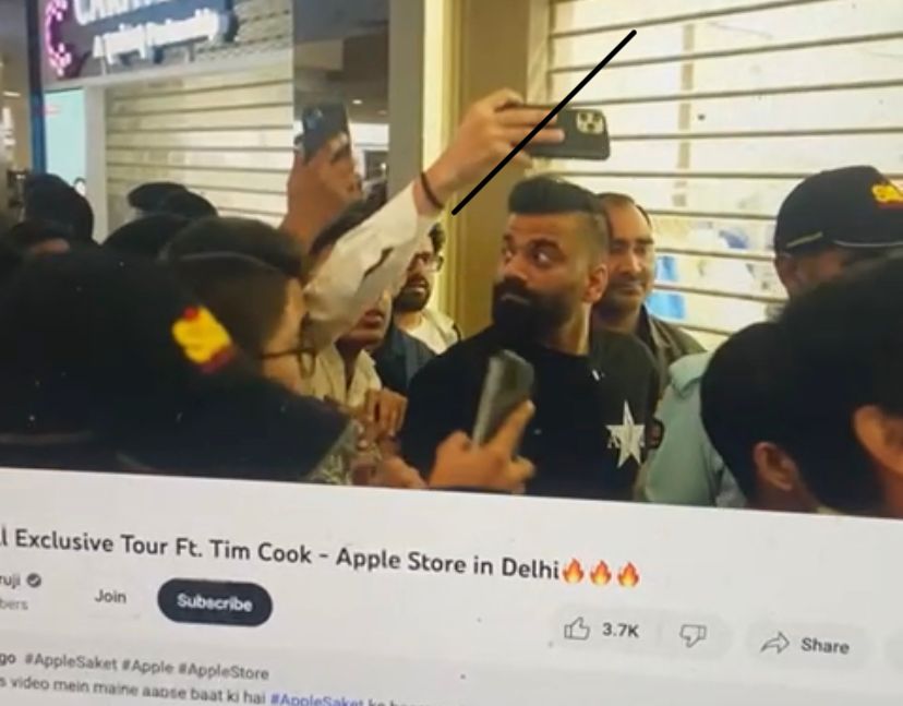 ashitmalik_95's tweet photo. #bologuruji @TechnicalGuruji 
Gaurav bhai, badi muskil se selfie milli apke sath. I wish I could have spent some time. Here are the pics from the event. 

My question is: kya iss store se purchase kie apple products ki quality better hogi as compared to others? https://t.co/j8wRTo8nzR