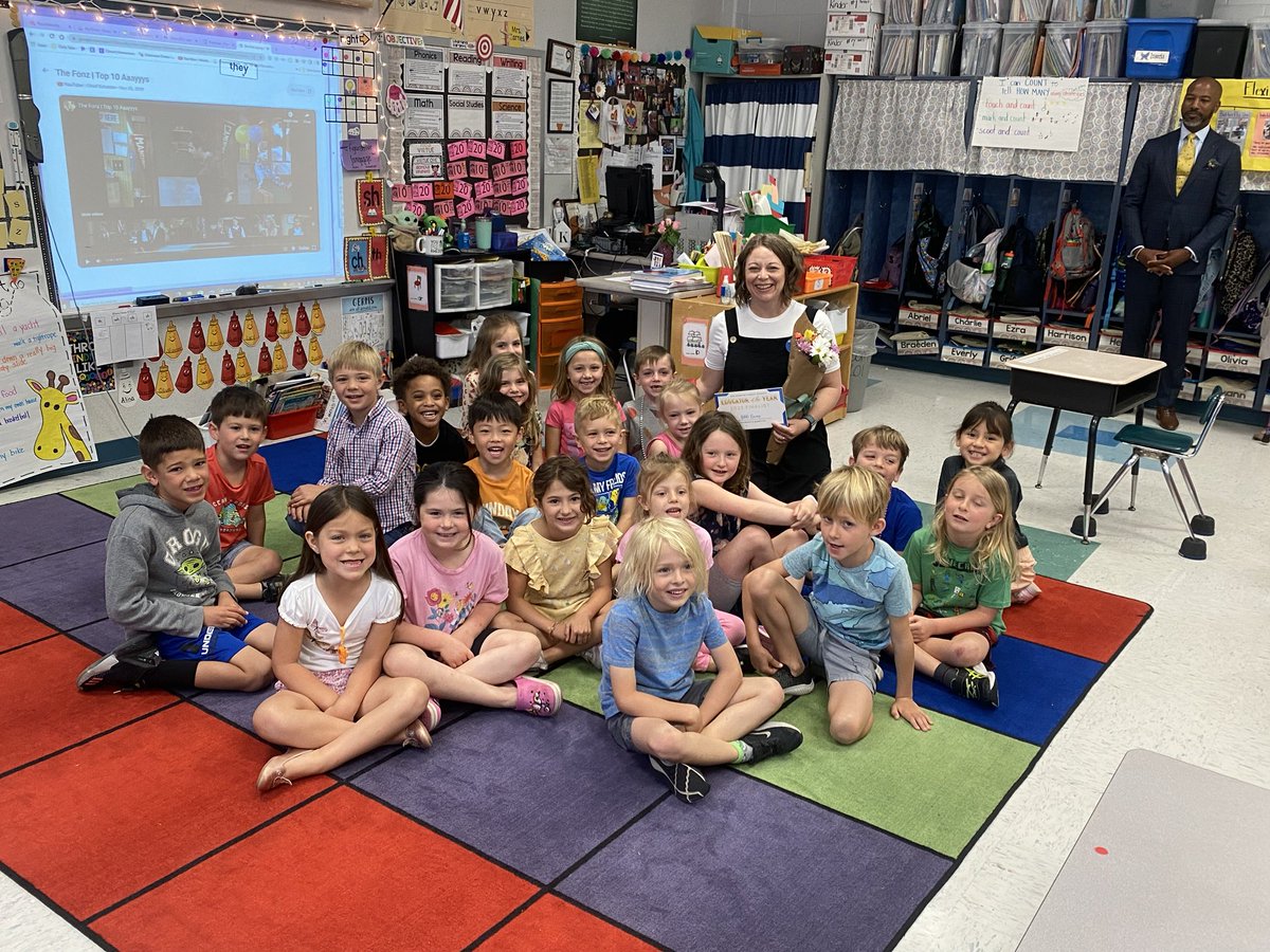 araines_'s tweet photo. Congrats to Nikki Karnes from Masonboro Elementary! She is a finalist for Elementary Teacher of the Year! ⁦@NewHanoverCoSch⁩ https://t.co/QAYVCDskSF