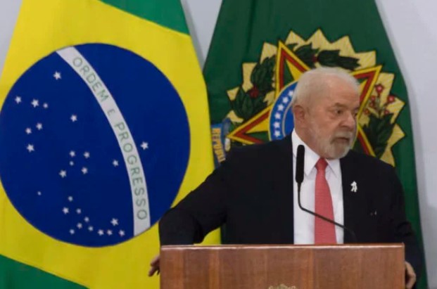 Metropoles's tweet photo. ➡️ Planalto prepara nova “desbolsonarização” no GSI após demissão de ministro.

Planalto quer levantar quais militares ainda estão em sintonia com a gestão bolsonarista e realizar novas dispensas na Presidência.

Leia: https://t.co/LIl31A480C https://t.co/0lUlZM39tV