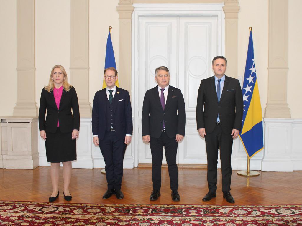 Swedish FM <a href="/TobiasBillstrom/">Tobias Billström</a> meeting BiH Presidency. 

Frank discussions on domestic political developments, EU integration, need for alignment with EU policies &amp; closer cooperation in Europe, based on shared values, in light of new security environment. 

#EU2023SE #BiH 🇧🇦🇸🇪🇪🇺