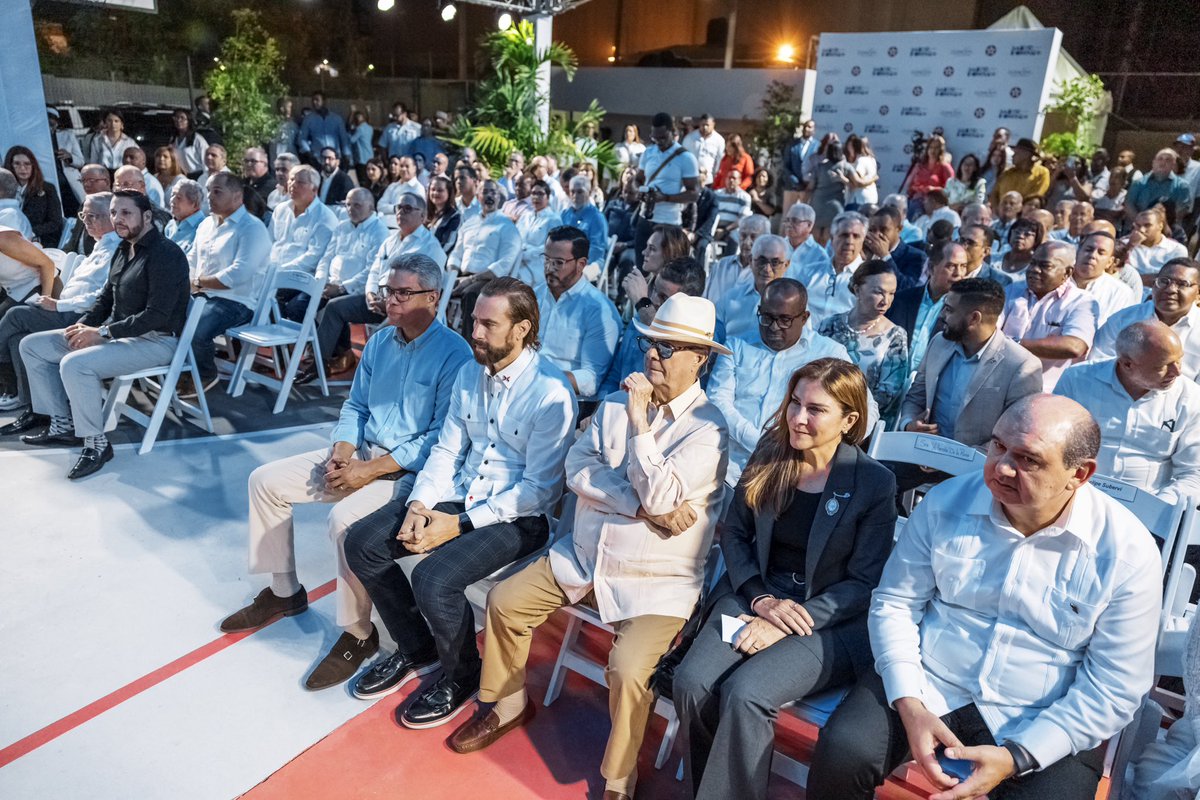 Con la inauguración de este renovado Parque Dominicanos en el Exterior mi corazón se llena de agradecimiento una vez más por la oportunidad de servir y llevar bienestar a nuestra gente querida.