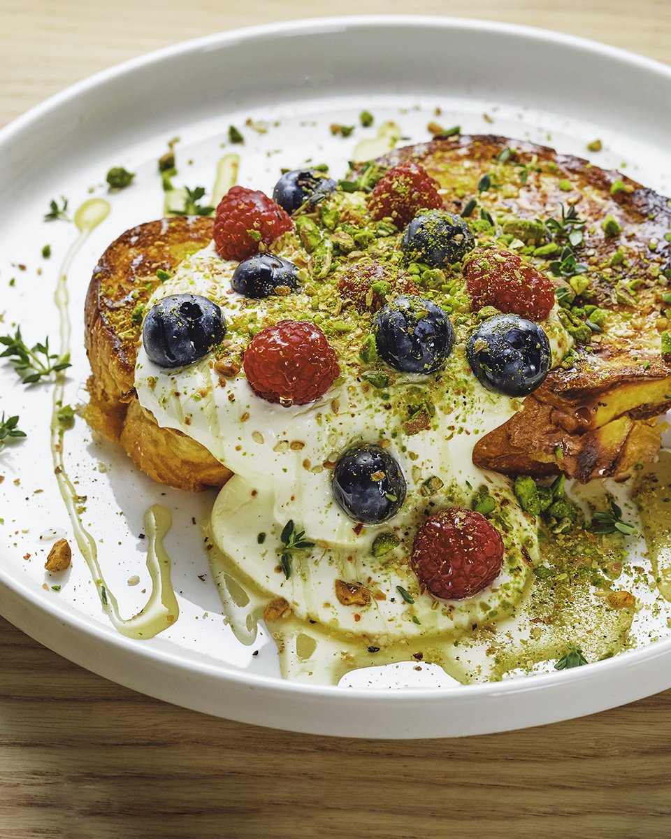 ldn_amber's tweet photo. Sunshine and blossoms make it a breeze to wake up on these Spring days. But nothing gets us out of bed like the promise of a delicious breakfast come the weekend.
Challah Toast with crΓ¨me fraise, seasonal fruit, honey, thyme, dukkah, and pistachios. ππΉ #ChallahToast #Aldgate https://t.co/ZF8mNOQViA