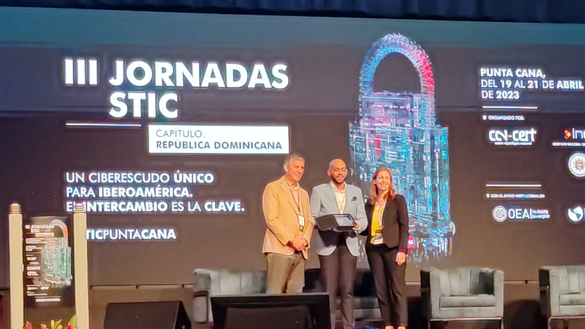 CarloSeisdedos's tweet photo. ¡Felicidades amigo!
Más que merecido reconocimiento de #CSIRTAmerica por la implicación y esfuerzo de mi amigo @carlosleonardog, Director Nacional del Centro de Respuesta a Incidentes Cibernéticos de República Dominicana🇩🇴 @csirtrd. https://t.co/fSVdtPoxVb