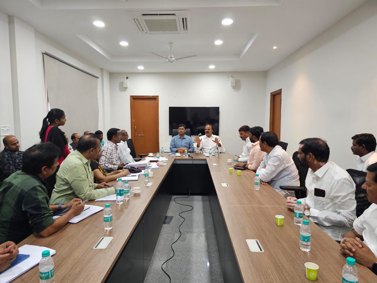 DrRanjithReddy's tweet image. Held a meeting to discuss regarding the land acquisition for the 4-lane road expansion being built with Rs. 938 Crores from #AppaJunction to #Manneguda under the chairmanship of Rangareddy District Collector Harish garu today at the Kongara Kalan Collector's office.