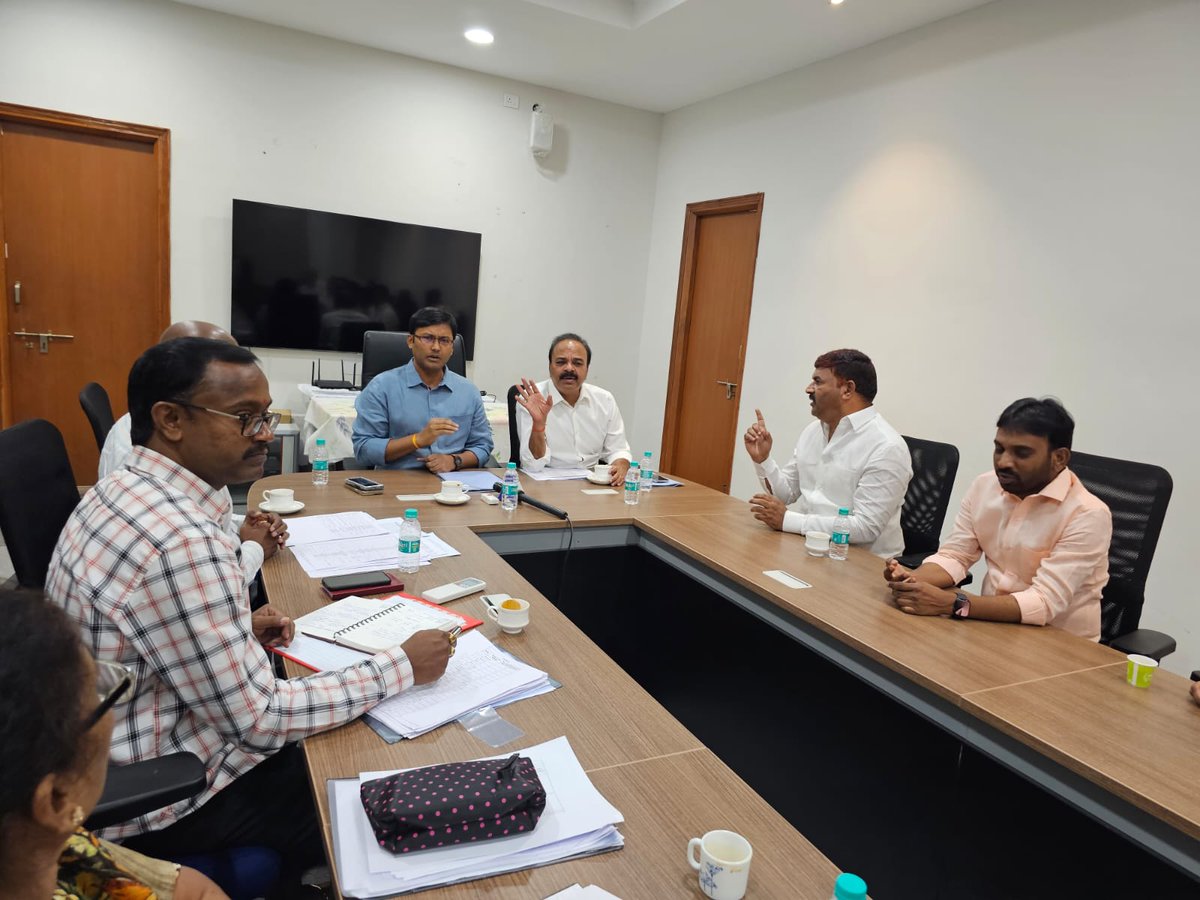 DrRanjithReddy's tweet image. Held a meeting to discuss regarding the land acquisition for the 4-lane road expansion being built with Rs. 938 Crores from #AppaJunction to #Manneguda under the chairmanship of Rangareddy District Collector Harish garu today at the Kongara Kalan Collector's office.