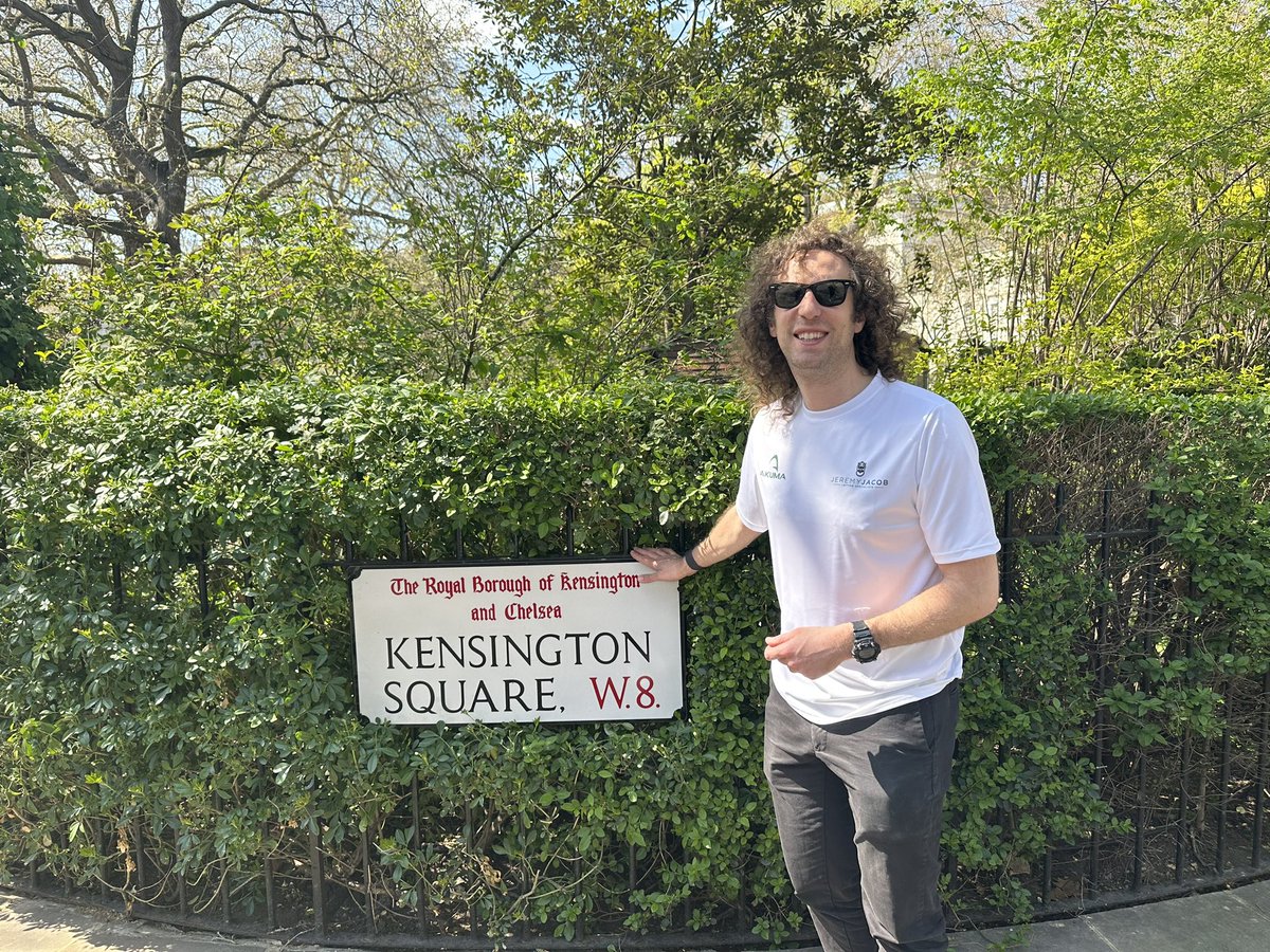 jayjacobwhite's tweet photo. I’m renting this 3 bed split level apartment on Kensington Square, W8 - £1550 per week, i.e. £6,716.67 per month. 

Please do get in touch if anyone of anyone is interested 😀 

#kensingtion #london #kensingtonsquare #period #cornice #highceilings https://t.co/hzSK0jYwwR
