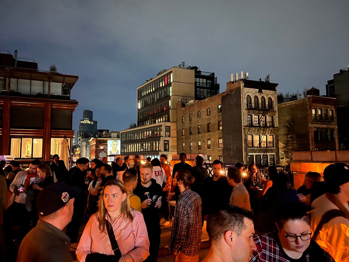 KnownOrigin.io tweet media