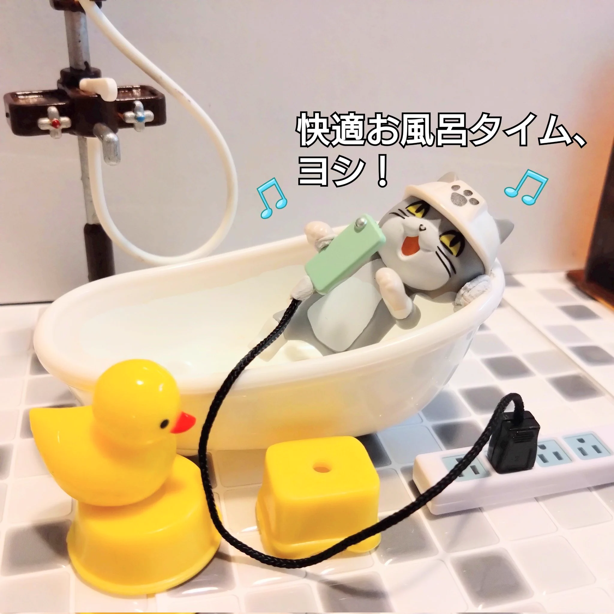 今朝のからあげのるつぼさん（@karaage_rutsubo）のコラがやりたくなって、プラスαでやらせていただきました😊
＃オモ写真　＃仕事猫  