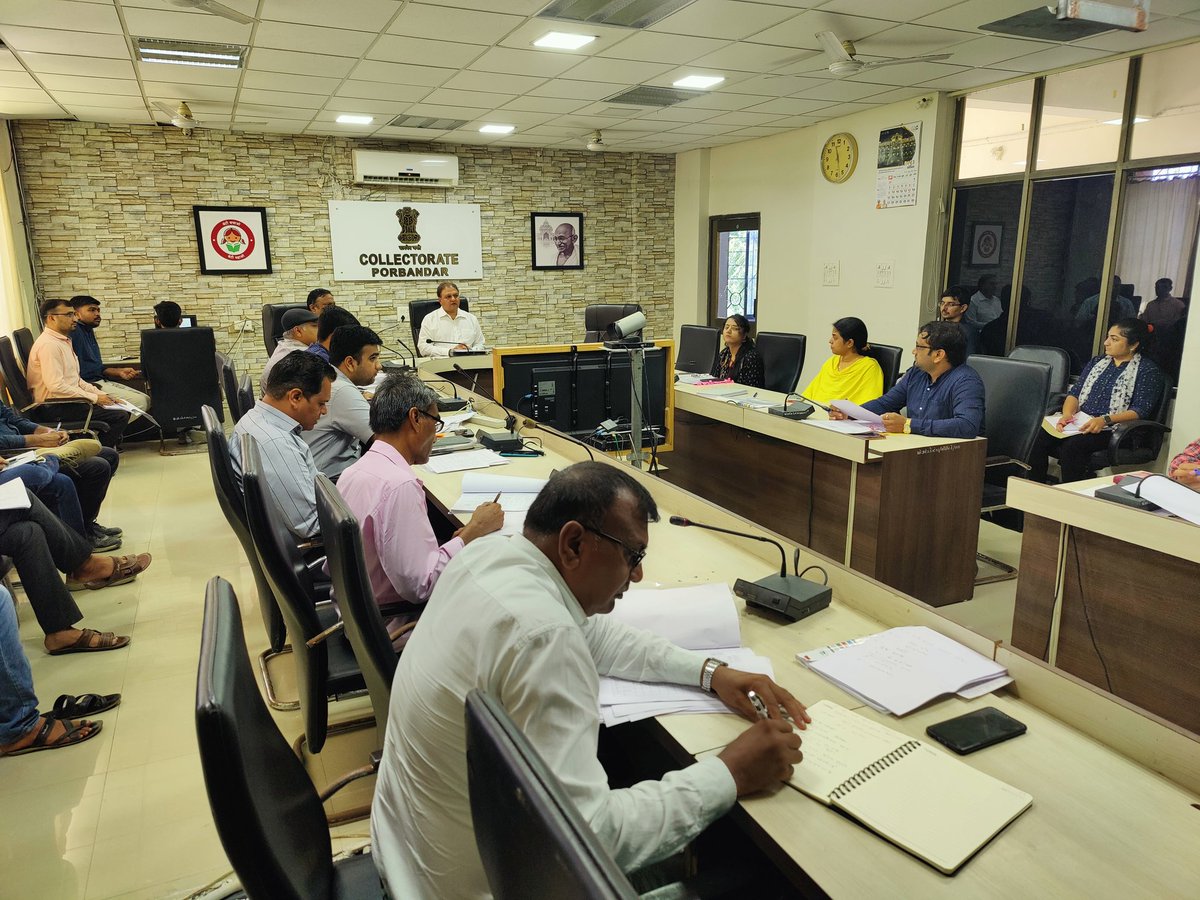 collectorpor's tweet photo. મહેસૂલી અધિકારીશ્રીઓની સમીક્ષા બેઠક યોજી. તાલુકા વાઇઝ મહેસૂલી કામગીરી સમીક્ષા કરી. જરૂરી સૂચનાઓ આપી.
@CMOGuj @kamaldayani https://t.co/k8K1p8xz3S