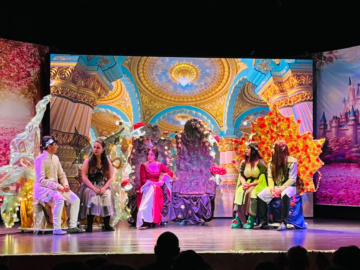 Los alumnos de 2º ESO asisten en el Auditorio de Guardo al maravilloso musical “Ashlyn y el Bosque Encantado de Tirgom” interpretado por los alumnos del #IESVadinia bajo la dirección de Susana Rodríguez
 #GranTrabajo #Musical #LoveMusic #CCVirgenBlancaLeón <a href="/FundEducere/">Fundación Educere</a> #leonesp