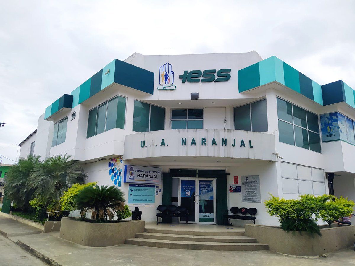 IESSGuayas's tweet photo. #Guayas | Con el fin de mejorar los protocolos ante eventuales desastres, los 27 funcionarios que laboran en el Centro de Salud Naranjal recibieron una capacitación sobre Prevención de Incendios y Manejo de Extintores, a cargo del Benemérito Cuerpo de Bomberos. https://t.co/EaqGQ8iDV8