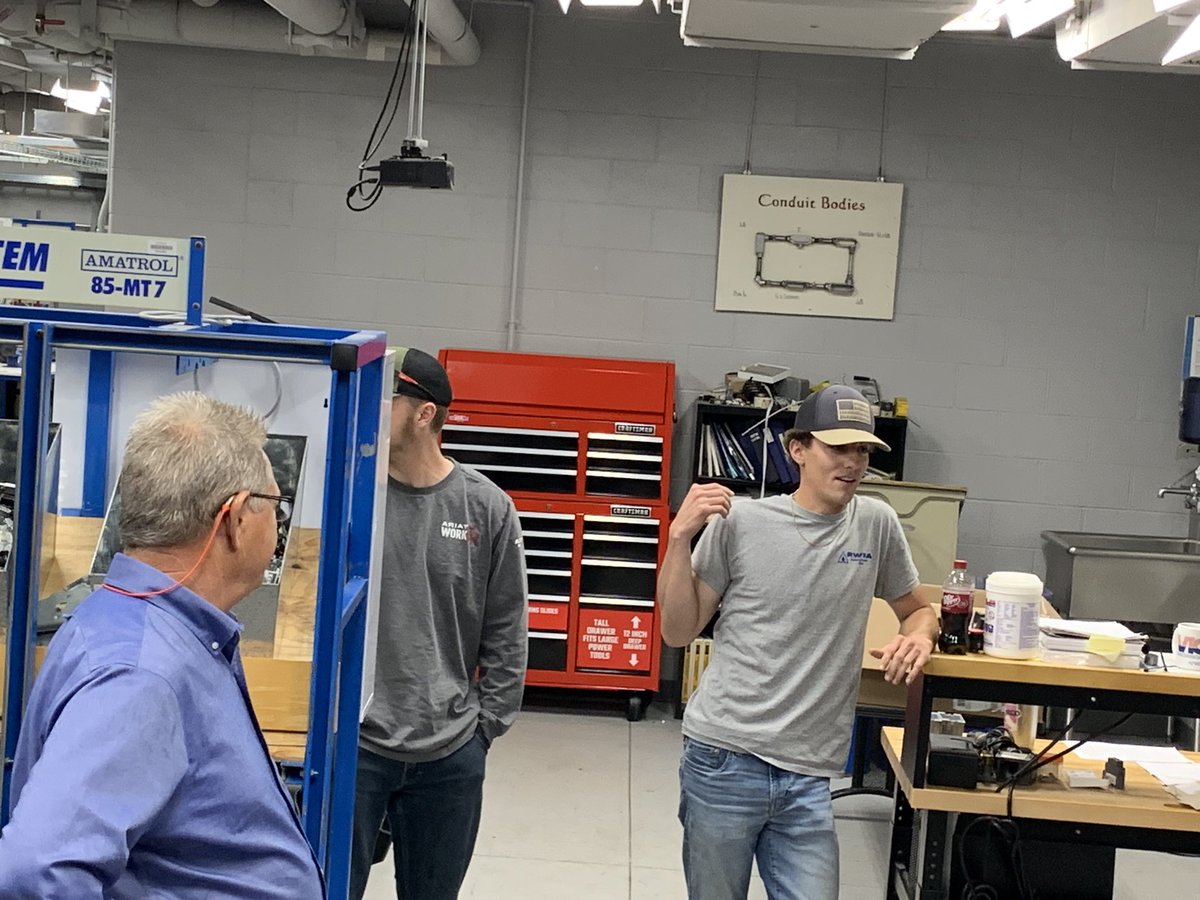 MikeRodgers73's tweet photo. The @OCTC_KCTCS Foundation Board visited the electrical technology program to learn more about GOFAME during the April Board meeting.  Many thanks to the students and faculty for sharing their knowledge. #octcproud #HigherEducation https://t.co/K6tdKA4Z60