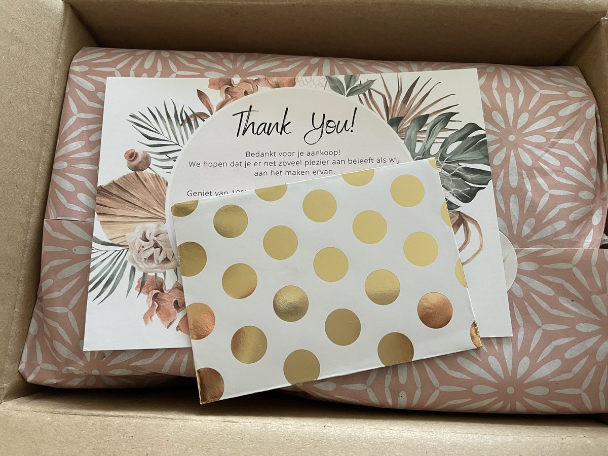 TweetCeader's tweet photo. Kijk, hoe fraai! Geuren in Huis maakt de enige geurkaars die tot op de bodem de zalige geur blijft behouden. Zo veel keuze, ook waxmelts. Ik ben fan! https://t.co/WNCoEYRWOR 
#geureninhuis #lekker #geurkaarsen #waxmelts #kado #verrassing #moederdag #moederdagcadeau #moederdagtip https://t.co/wAMdZGWQsp