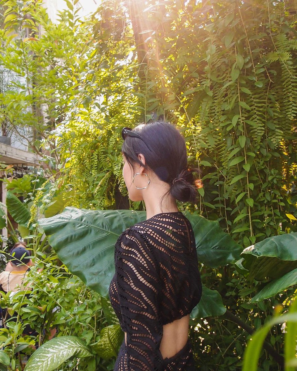annajwooo's tweet photo. I'M 💥💳 SO BAD RN JUST FOR YANG ZI TO POST AN 18 GRID WEIBO POST WITH THESE OUTFIT SKSBSKSKSS miss ma'am I need to see the other photos for my sanity 😩💜

#yangzi #杨紫 https://t.co/iCsSGfBAFq