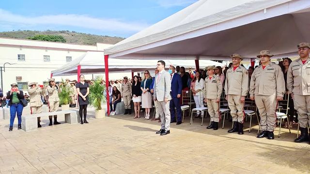 ValenciaConcejo's tweet photo. El día de ayer #19Abril, se llevó a cabo una ofrenda floral en los espacios de la Plaza Bicentenario de Valencia a propósito de la conmemoración de los 213 años del Día de La Independencia.
A la ceremonia asistió el presidente de la Cámara Municipal @davidpatriotapsuv
#CMBV https://t.co/AYIhSzLZBP