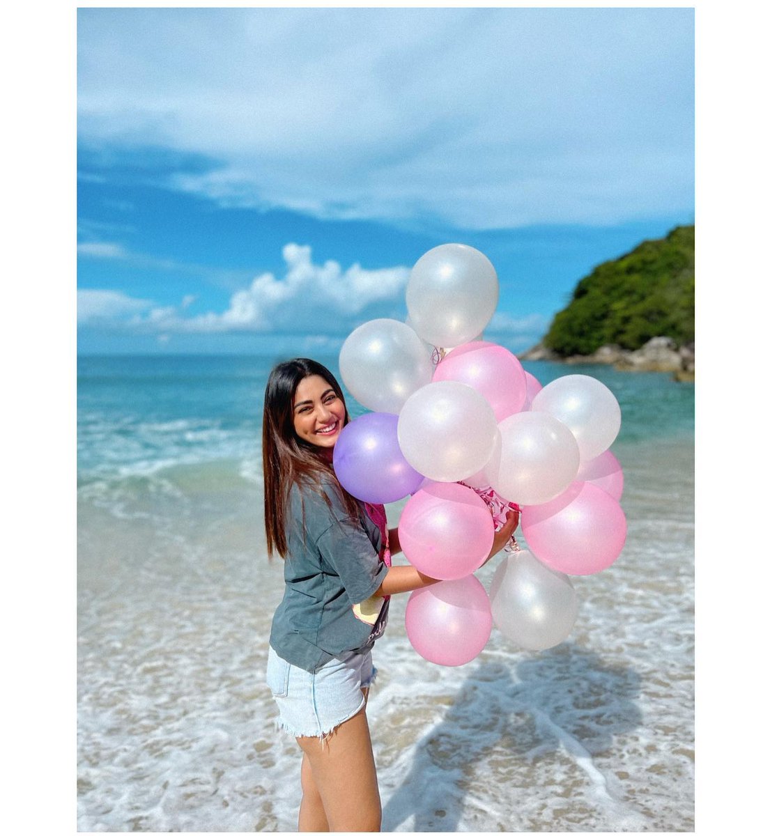 The Indian actress Sana Makbul😊🎈#sanamakbul #indianactress #indiangirl #beachvibes #summertime #seaside #cutegirl #seaandsky #balloons
