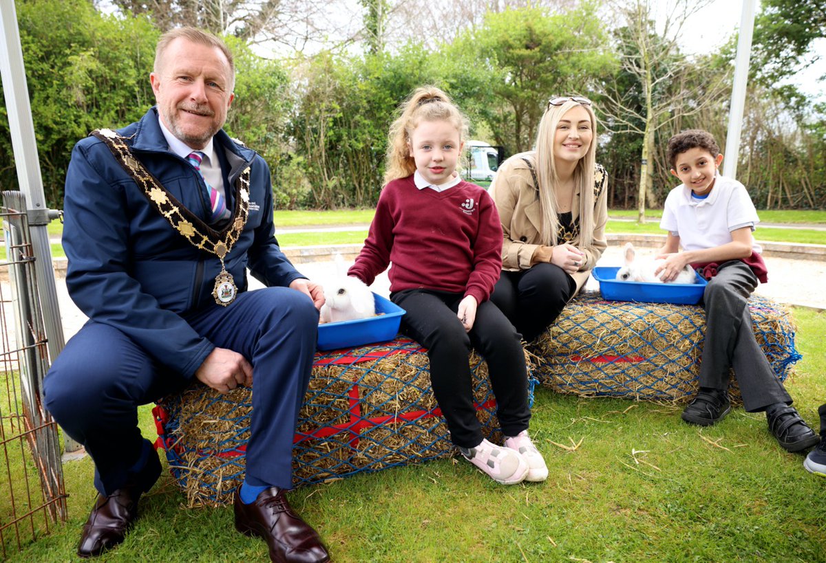 ANBorough's tweet photo. What fantastic weather for some sensory fun in the sun ☀️

Thank you to all Riverside School, Thornfield House School, Jordanstown School, Hill Croft School and Rosstulla School for joining us at our Sensory Funday in Antrim Sensory Garden 🌳 https://t.co/xBShsstoGd