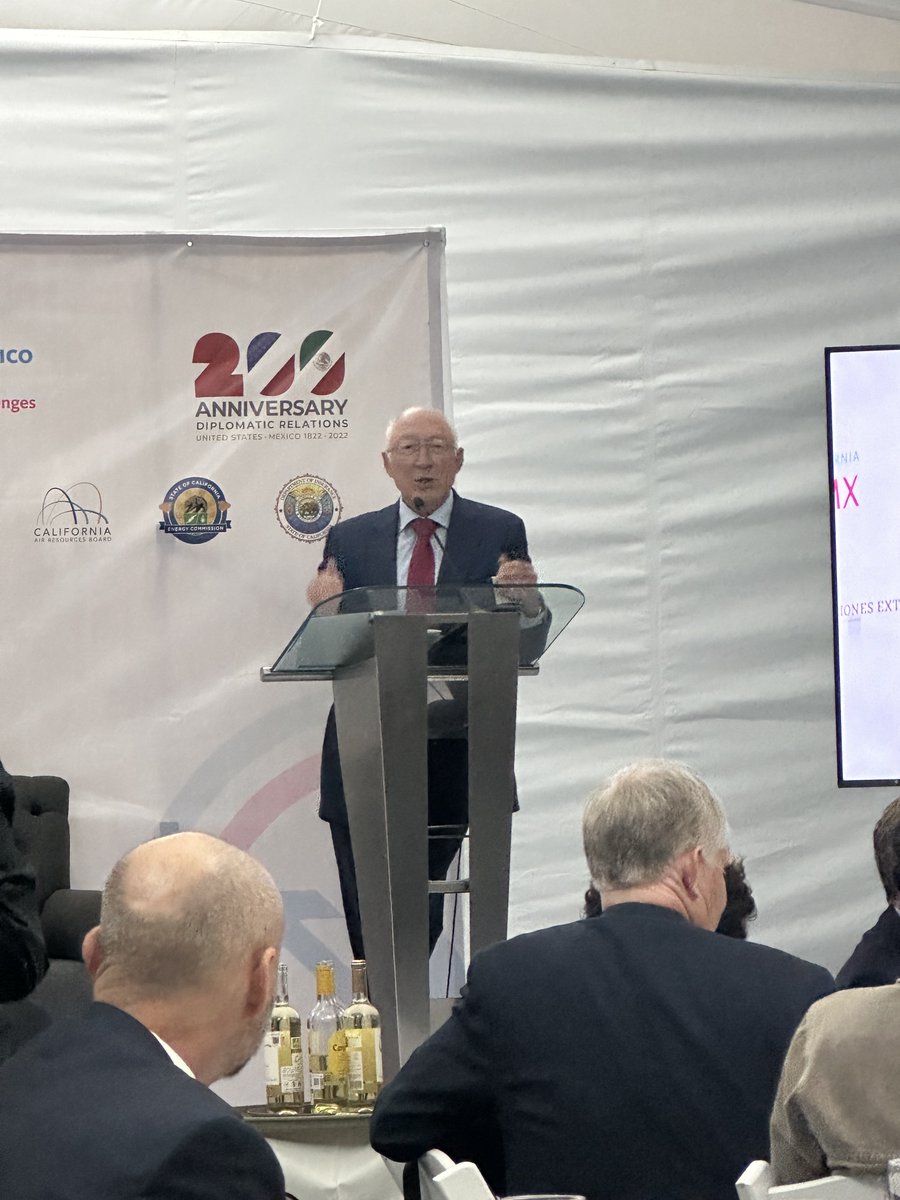 letipi_icct's tweet photo. Día 1 del CA-MX 2030 Summit organizado por @UC_AlianzaMX  fue un todo un éxito 👏. Feliz de participar en este evento en mi #CDMX ♥️. Orgullosa de ser @ITS_UCDavis. Gran espacio de diálogo para convertir los retos climáticos en acciones. https://t.co/zi10NT0qjJ