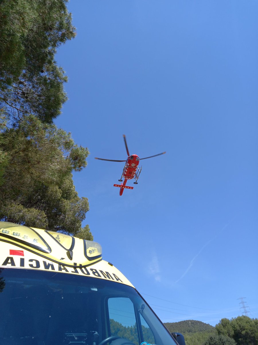 JOSAGO1975's tweet photo. Quina sort treballar en aquest camp.
Guàrdies on aprens i ensenyes, fem equip amb @semgencat @bomberscat #policialocal ...
#OrgullTES https://t.co/vrtvyRyoEM