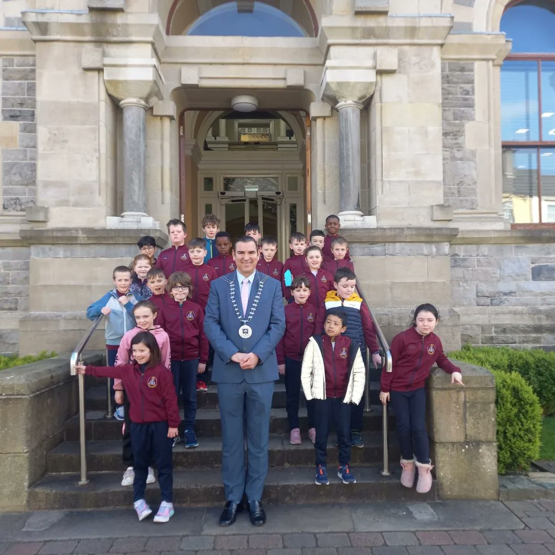Our 2nd class recently visited the Town Hall where they were greeted by former pupil and present Lord Mayor Tom Mc Sharry.