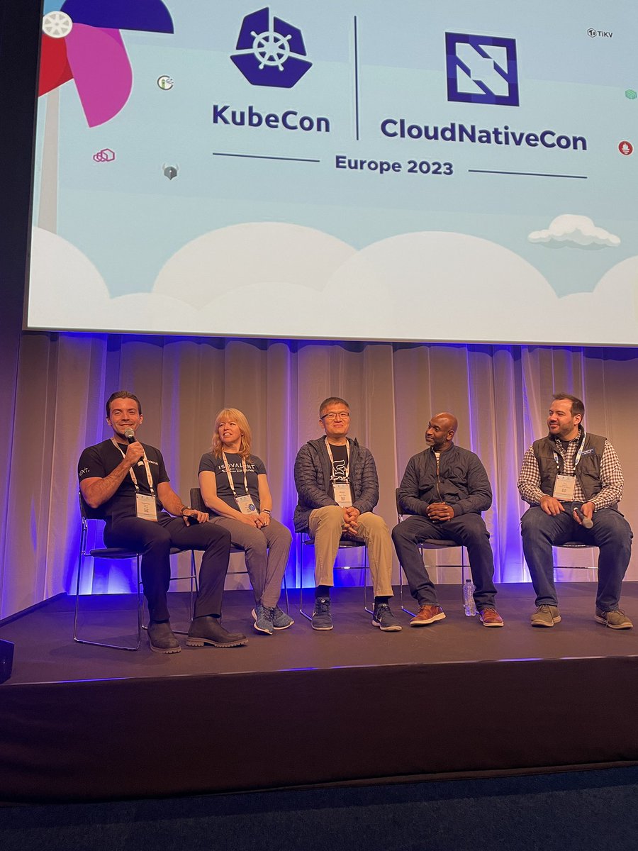 What a panel at @KubeCon_ with @rauchg, @kelseyhightower, @lizrice 
about Building a Successful Business in Cloud Native

#KubeConEU