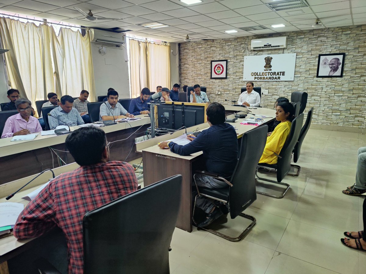 collectorpor's tweet photo. મહેસૂલી અધિકારીશ્રીઓની સમીક્ષા બેઠક યોજી. તાલુકા વાઇઝ મહેસૂલી કામગીરી સમીક્ષા કરી. જરૂરી સૂચનાઓ આપી.
@CMOGuj @kamaldayani https://t.co/k8K1p8xz3S