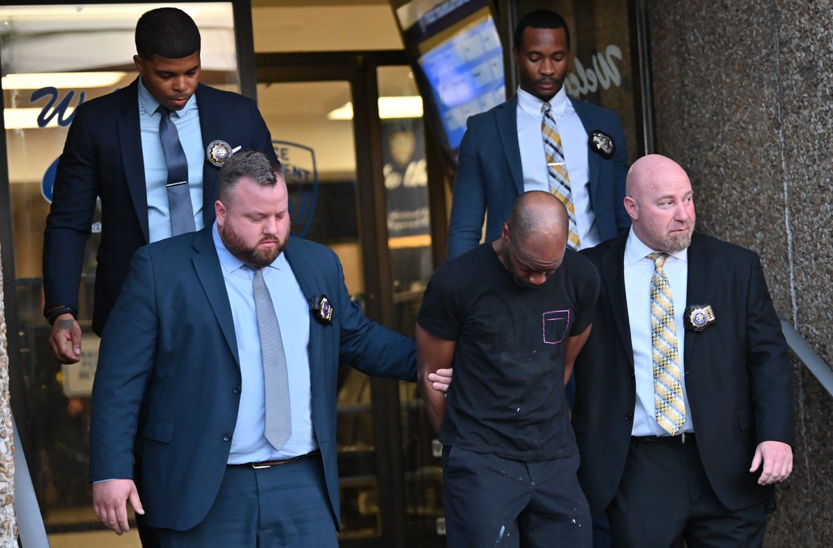 Lloydphoto's tweet photo. Photo: Samuel White is charged with shooting at MTA inspectors at Flatlands Avenue and Louisiana Avenue in Spring Creek on Tuesday. #LloydMitchellPhotography #MTA #gunviolence #nycshootings #AMNY #AMNewYork #Journalism #Crime #Photojournalism #Brooklyn #SpringCreek #MTABus https://t.co/LxCxphMy33