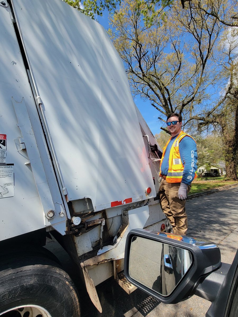 RALINassociates's tweet photo. RaLin employees spent several days this month working with the City of Carrollton sanitation crew. Action shots of our Round 2 volunteers!

@thecitymenus 

#RaLin #BuildUpCommunity #CarrolltonGa #westga #cityofdreams https://t.co/wqqXAGG2FM