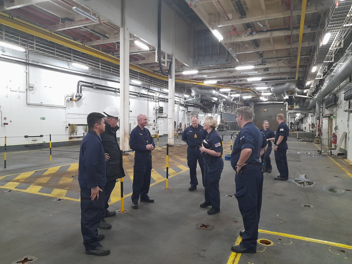 RFAHeadquarters's tweet photo. @RFALymeBay welcomed @RAdmJudeTerry onboard to show another side of the Naval Service and its people ⚓️

Our LSD(A) are versatile and capable platforms as we stand alongside @RoyalNavy colleagues on operations.

#ourpeoplemaketheship #onenavyoneteam

@CdreDavidEagles https://t.co/7FB9daOwO4