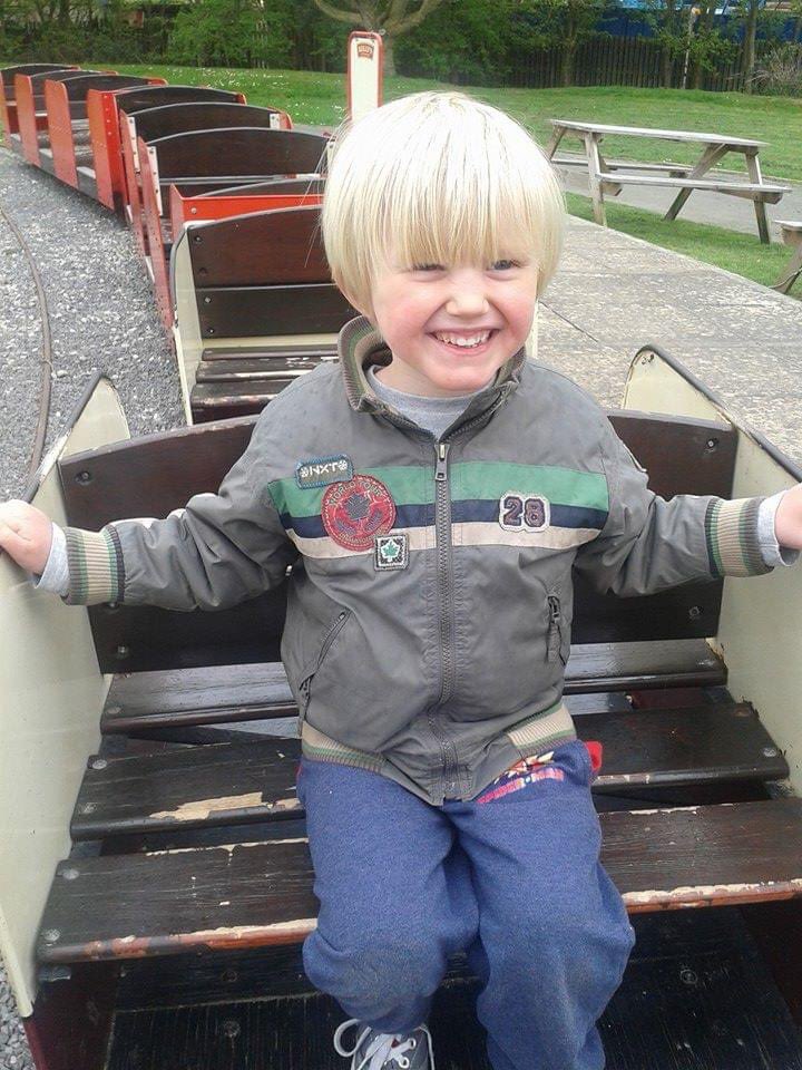 Metcalf1Fiona's tweet photo. 🥰🥰 seems like a life time ago he was this little. He only 11 and is going through something so hard and emotional that it’s a huge struggle to see as a parent . Hoping I can get him through this time of his life and find that smile again #childdepression https://t.co/UqeKSoJ8Y5