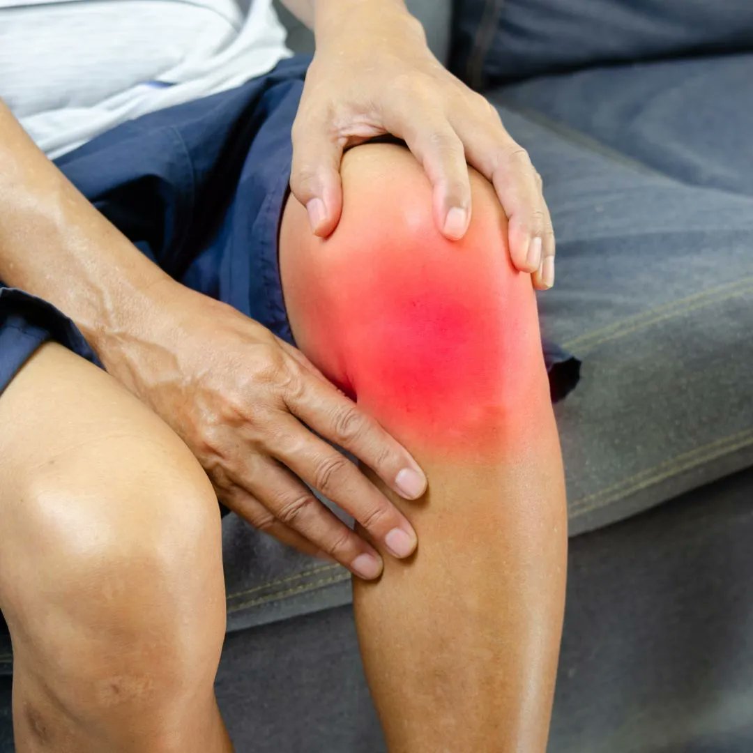 AdvancedOrthoNY's tweet photo. Experiencing pain on the outside of your knee during physical activity? It could be a sign of #ITBS. Common symptoms include swelling and tightness in the affected area. Make an appointment with us to make a full recovery! 

https://t.co/2sXktZ2wPc

 #ValleyStream #Brooklyn https://t.co/lOsHtUEmKY