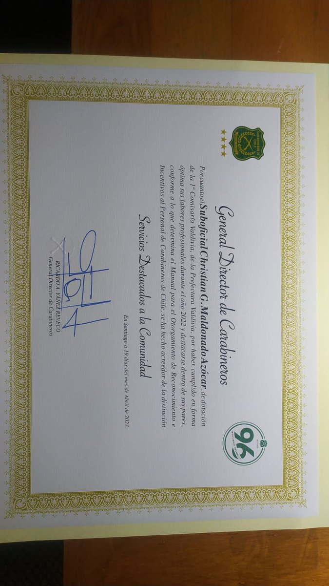 Por sus "Servicios Destacados a la Comunidad", Gral Director de Carabineros, reconoció al Suboficial Christian Maldonado Azocar,Jefe <a href="/CarabMicc/">Carab. Plan Cuadrante e Integración Comunitaria</a> de  1ªComisaría #Valdivia en el marco de acto por nuevo aniversario institucional, donde fueron destacados funcionarios a nivel nacional