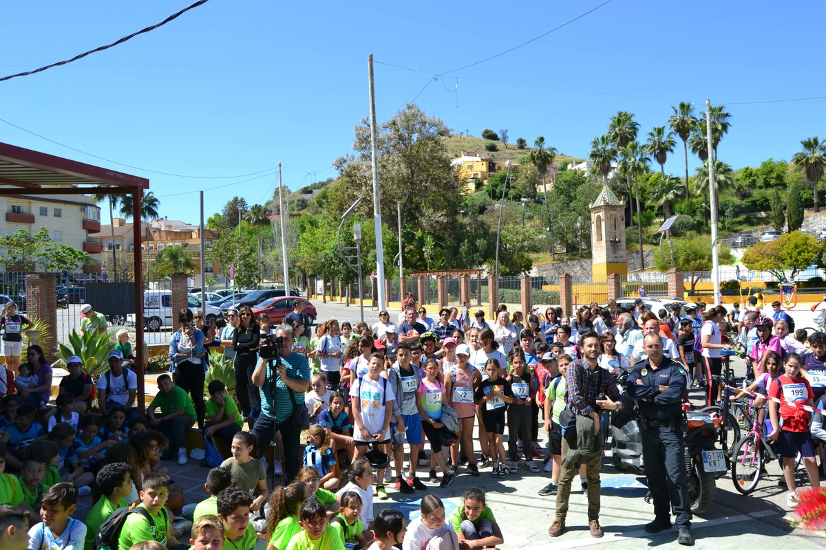 Un año más colaboramos con el Colegio Lope de Vega en la actividad deportiva Duatlón por la Paz en la que participaron casi 300 escolares de 5º de Primaria provenientes de todos los centros del municipio.