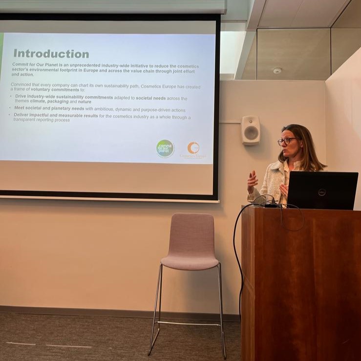 CosmeticsEur's tweet photo. Today, in #Helsinki, Emma Trogen @CosmeticsEur opened the Finnish Cosmetic and Hygiene Industry Association's General Assembly @Koshygteollisuu with her keynote speech & is now presenting #CommitForOurPlanet initiative to the event participants. https://t.co/1yeDq12wR1