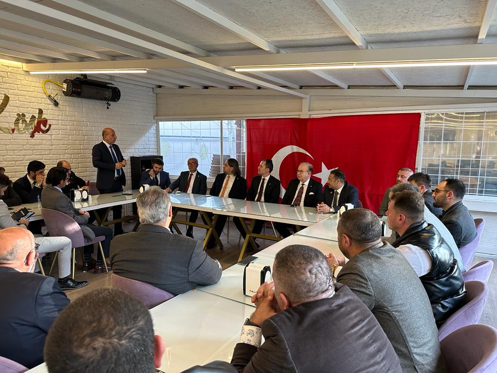 LazikoReso's tweet photo. Sayın Genel Başkanım @ErbakanFatih 5000 gün 3600 kısmi intibak Emekliye zam konusunda Cumhurbaşkanımıza konuyu arz etmiş .Bizde @firat_yipek Başkanım ile
Bağkur Tescil Mağdurlarının durumunu anlattık.

#5000veKısmiyiKazanın https://t.co/YCYY6K590Y