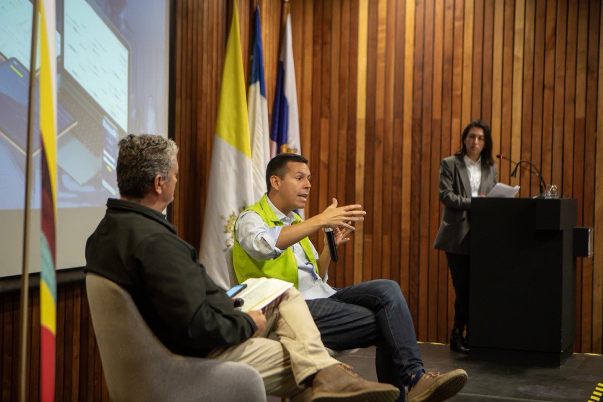 cn_castro's tweet photo. ¿Sabían que #Renca fue una de las comunas piloto para instaurar el software #CAPCA?👀🗺️💻 Este es un Software de Capacidad de Carga Demográfica para la planificación y gestión territorial que funciona como un instrumento que permite a los municipios conocer de antemano…
(1/4)👇🏼 https://t.co/6zmO6JJw59
