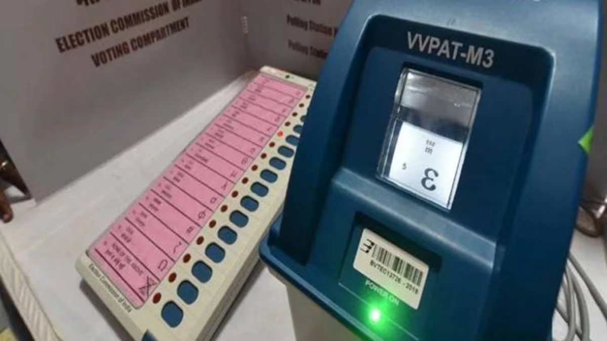 2019 के लोकसभा चुनाव में 17.4 लाख VVPAT मशीनों का इस्तेमाल हुआ था।

अब चुनाव आयोग ने इनमें से 6.5 लाख से अधिक VVPAT मशीनों को डिफेक्टिव यानी 'खराब' बताया है। यह सारी मशीनें एक ही सीरीज की हैं। एक ही सीरीज की लाखों मशीन खराब होना हैरान करने वाला है।

इसे लेकर पूर्व मुख्य चुनाव