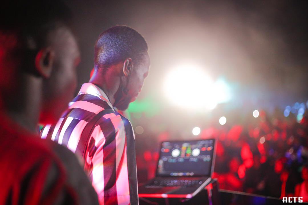 djlarmzy's tweet photo. This is Me. This is what I do #crowdcontroller https://t.co/D7IZDYGCkF