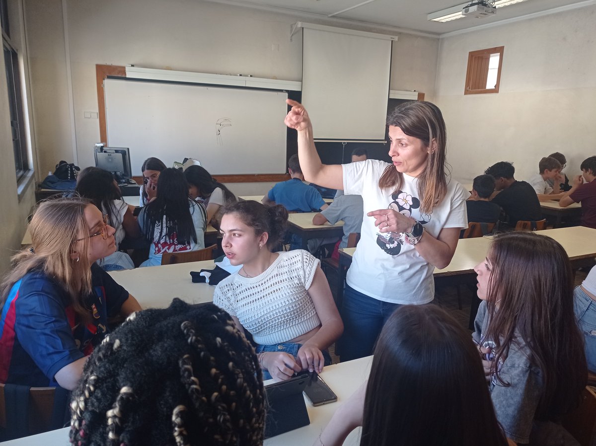 CIDEcooperativa's tweet photo. Els alumnes que estan gaudint d'una beca Erasmus, cofinançada amb fons europeus, amb una estada a Braga, Portugal, han fet diferents sessions de classe, activitats de conscienciació mediambiental i visites culturals. @sepiegob @CooperativaCIDE https://t.co/1wZCksuhGG