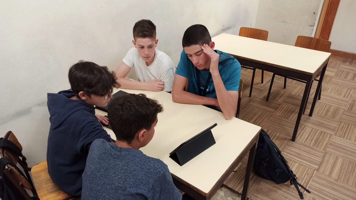 CIDEcooperativa's tweet photo. Els alumnes que estan gaudint d'una beca Erasmus, cofinançada amb fons europeus, amb una estada a Braga, Portugal, han fet diferents sessions de classe, activitats de conscienciació mediambiental i visites culturals. @sepiegob @CooperativaCIDE https://t.co/1wZCksuhGG