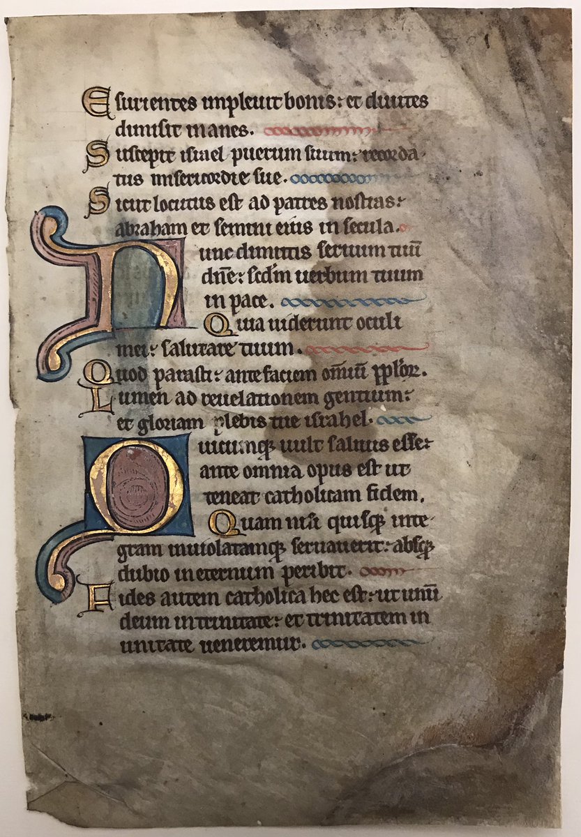 OhioStateRBML's tweet image. New #OttoEge leaf: Though stained and worn, still a fascinating #ManuscriptFragment from a 13th-century Flemish Psalter (HL 125), w/ text from the Magnificat, Nunc dimittis &amp;amp; Athanasian Creed. Early parchment repair at lower exterior corner is interesting, too. #fragmentology