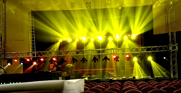 Tochlyt's tweet photo. Big Energy, every time we (Tochlyt production) come through Big energy...in the voice of Dj Khalad " Another one"
Lighting was done for the on going #EcowasMusicuyo season 2 at ibom hall....we do the most✌🎉
#Ecowasmusic #Uyo #musicians https://t.co/w5YiyLvz5L