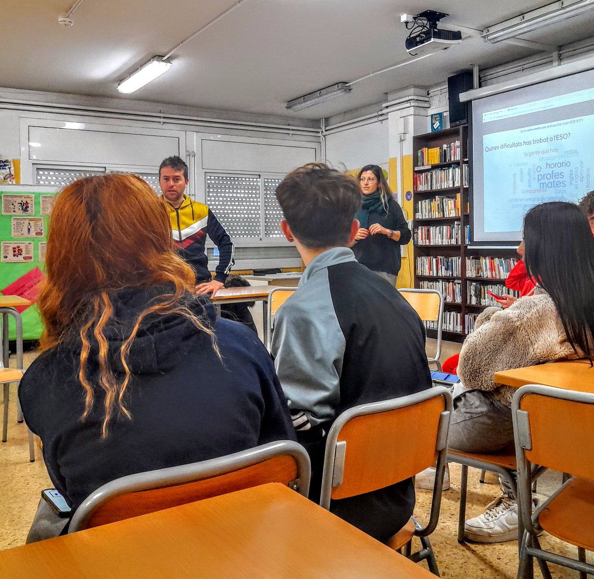 ElPratEducacio's tweet photo. Taller amb alumnat de 4t de l'ESO de @InsEstanyR per "treure neguits" 😏 del servei Noves Oportunitats Educatives.

🤝📚📐❤‍🩹Coneixes els recursos de suport acadèmic, emocional i acompanyament individual per ajudar-te després de l'ESO?

Info 👉https://t.co/hTBMsDzYWy https://t.co/odJxDO1sK2