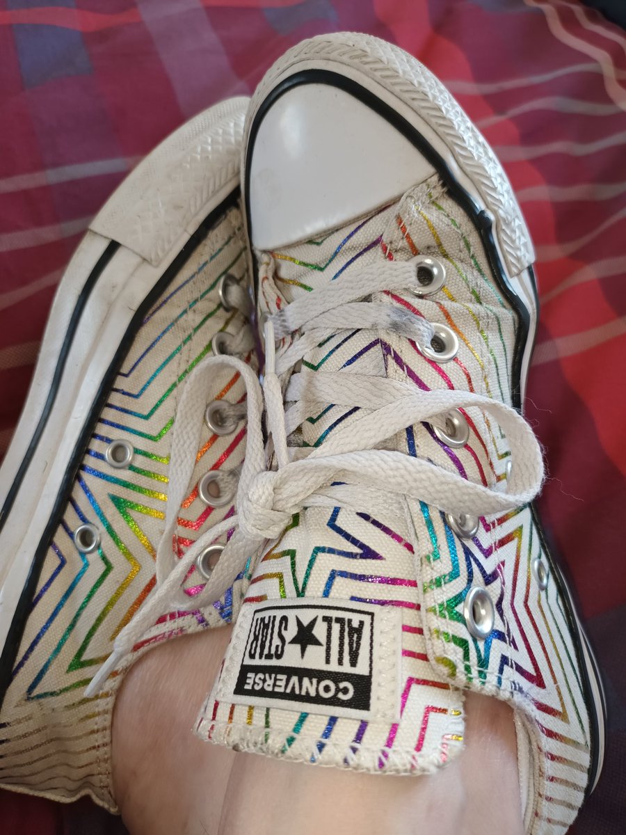 Any tips on how to clean my <a href="/Converse/">Converse</a>? They're quite a few years old now and looking grubby but they are my favourite pair of shoes ⭐️🌟⭐️

#cleaningtips #converse #shoecleaning