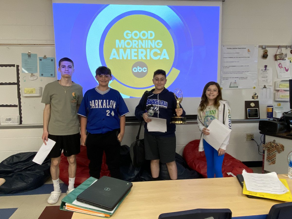 StacyKale2's tweet photo. @CTBarkalow Career Day at Barkalow! Thank you so much to producer Kohlberg for an amazing session! I admit I had to hold the Emmy too!🏆#FTS4RKIDS https://t.co/Wxo0JyiMXr