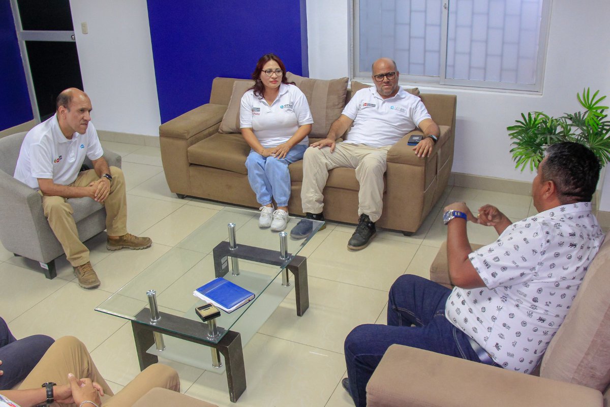 OtassPeru's tweet photo. También concordaron visitar distintos puntos de #Nasca que pueden convertirse en nuevas fuentes de agua. Asimismo, #Otass brindará asistencia técnica al municipio provincial a través de la EPS #Emapavigs para desarrollar proyectos de saneamiento de forma conjunta.
#MejorGestión https://t.co/KeOliL5Wx4