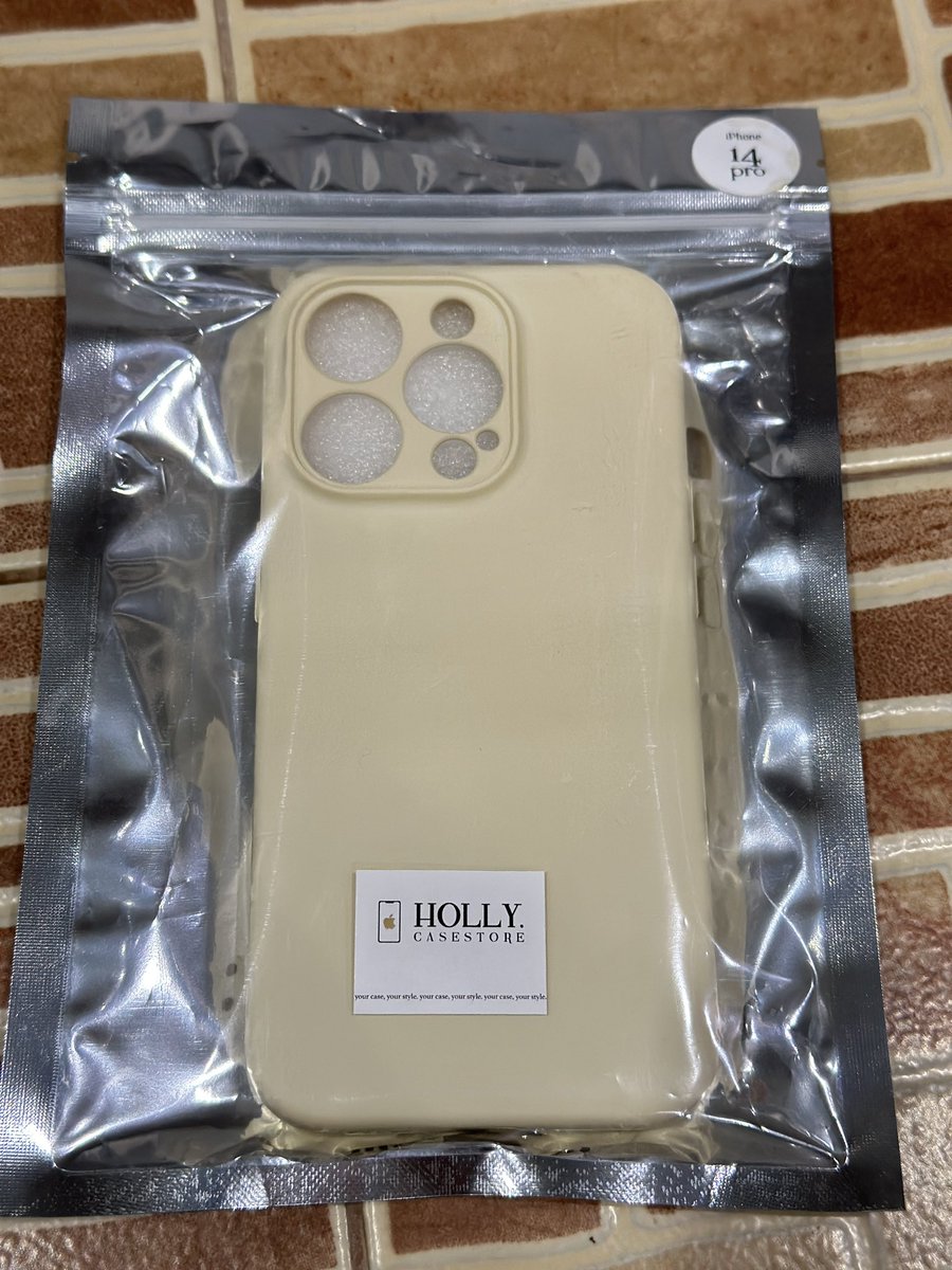 AdorableYohann's tweet photo. ปล่อยเคสไอโฟน 14Pro จากร้านในไอจี Holly casestore ✨แค่แกะมาใส่กับมือถือเฉยๆค่ะ น้อนเป็นสีครีมๆนะคะ ปล่อยราคาน่ารักๆไปเลยงับ 170บาทพร้อมส่งค่า🥺
#caseiphone14pro #เคสไอโฟน14pro #ขายเคสไอโฟน14pro #ปล่อยเคสไอโฟน14pro https://t.co/yZDyjqFJL2