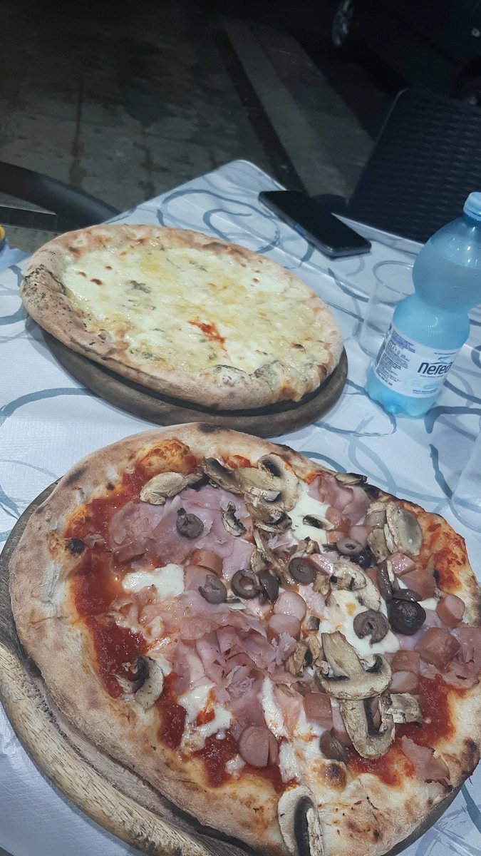ppollo_'s tweet photo. @Luisete583 @andreagalezz siiisisisi me encantaria comer esto por cinco eurito nama salir de casa https://t.co/1wUYawIS2b