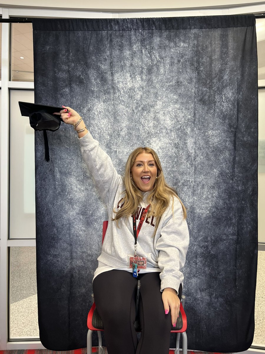 It’s senior headshot day NO CAP 😤🎓(jk please bring your cap) We’ll be in the media center until 2:30 <a href="/MissHimes_/">Lindsey Himes</a>
